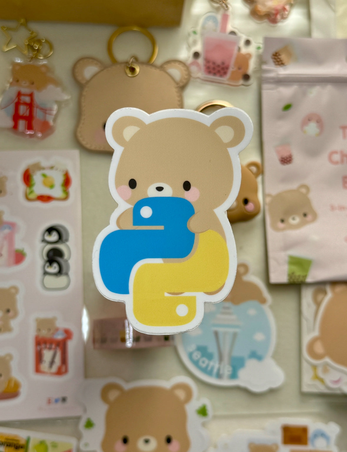 Python Logo Brown Bear Toffee Vinyl Nhãn dán chống thấm nước thời tiết | Ý tưởng Swag Hackathon | Ý tưởng Quà tặng Lập trình viên | Kỹ sư phần mềm